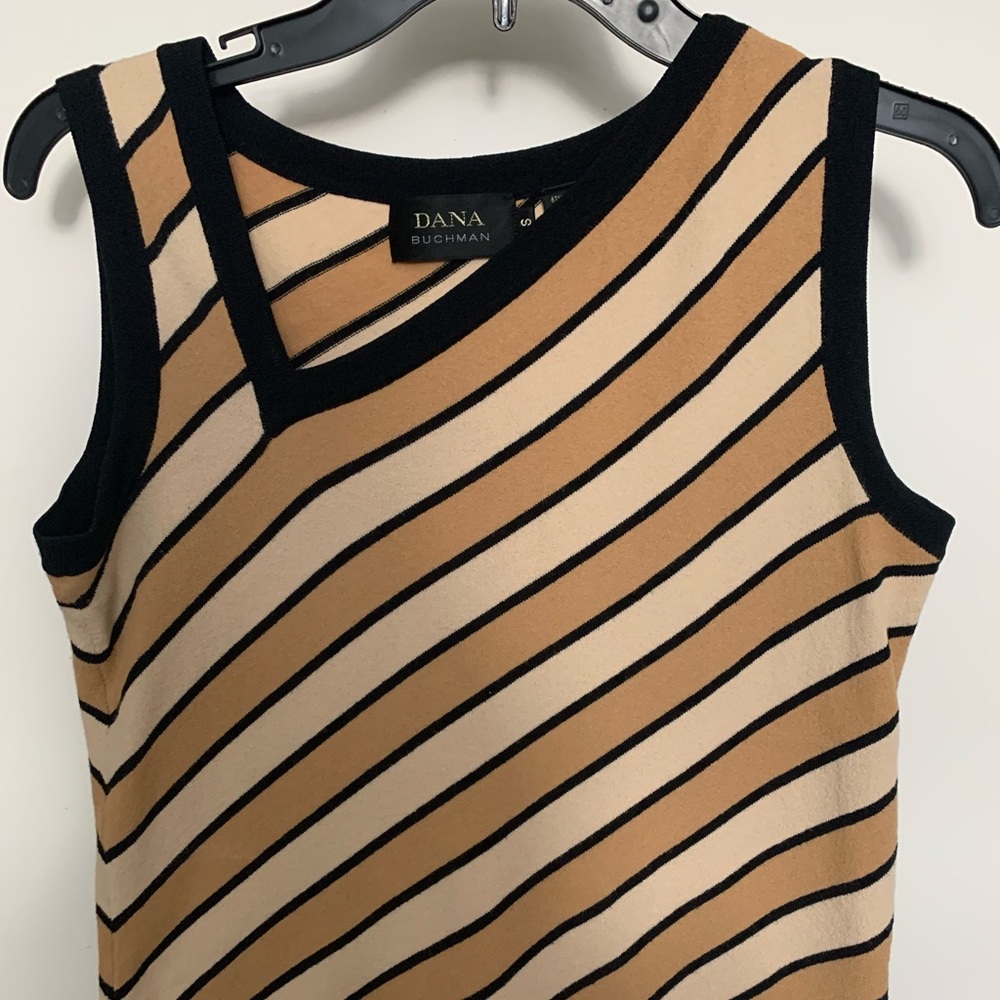 Dana Buchman
Brown Stripe Sleeveless top